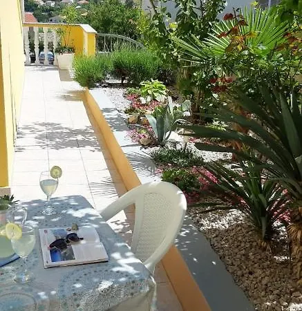 Apartment And Room Hudoletnjak Apartman Silo (Krk)