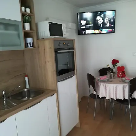 Apartment And Room Hudoletnjak Apartman