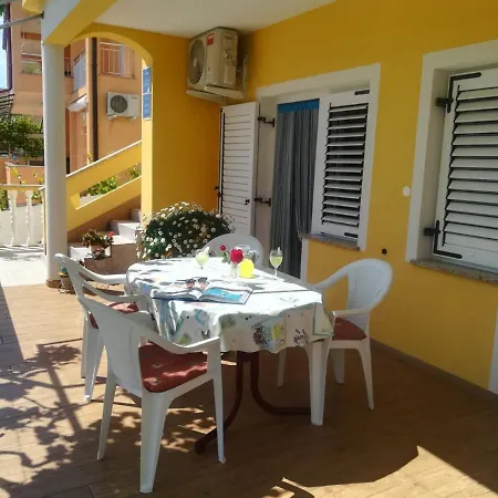 Apartman Apartment And Room Hudoletnjak *