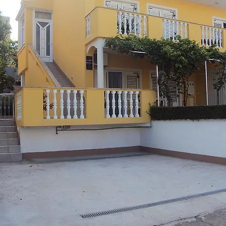 Apartment And Room Hudoletnjak Apartman Silo (Krk)