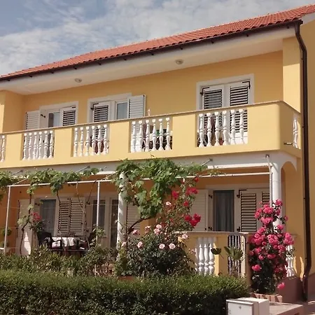 Apartman Apartment And Room Hudoletnjak *