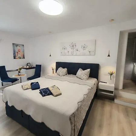 Apartment And Room Hudoletnjak Apartman Silo (Krk)
