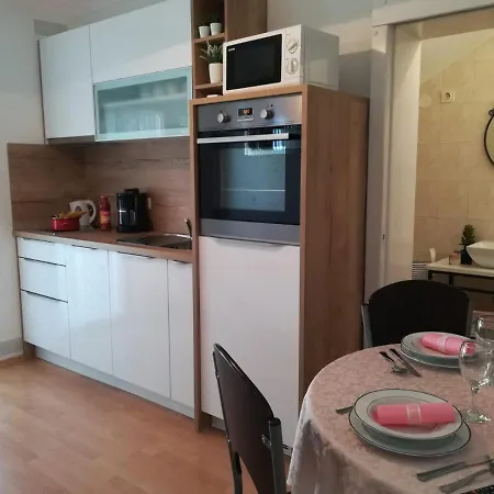 Appartement And Hudoletnjak *